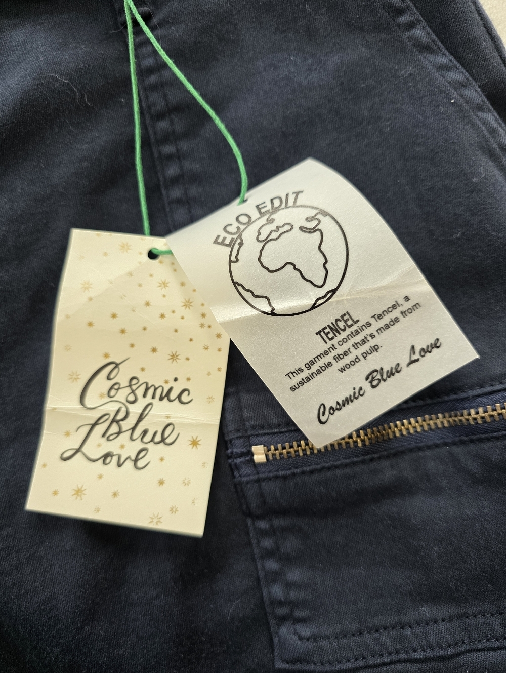 Cosmic Blue Love Women's Shorts Size 32 - Picture 4 of 5